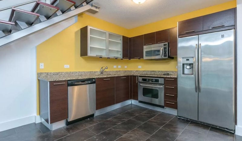 kitchen-before-refacing.jpg