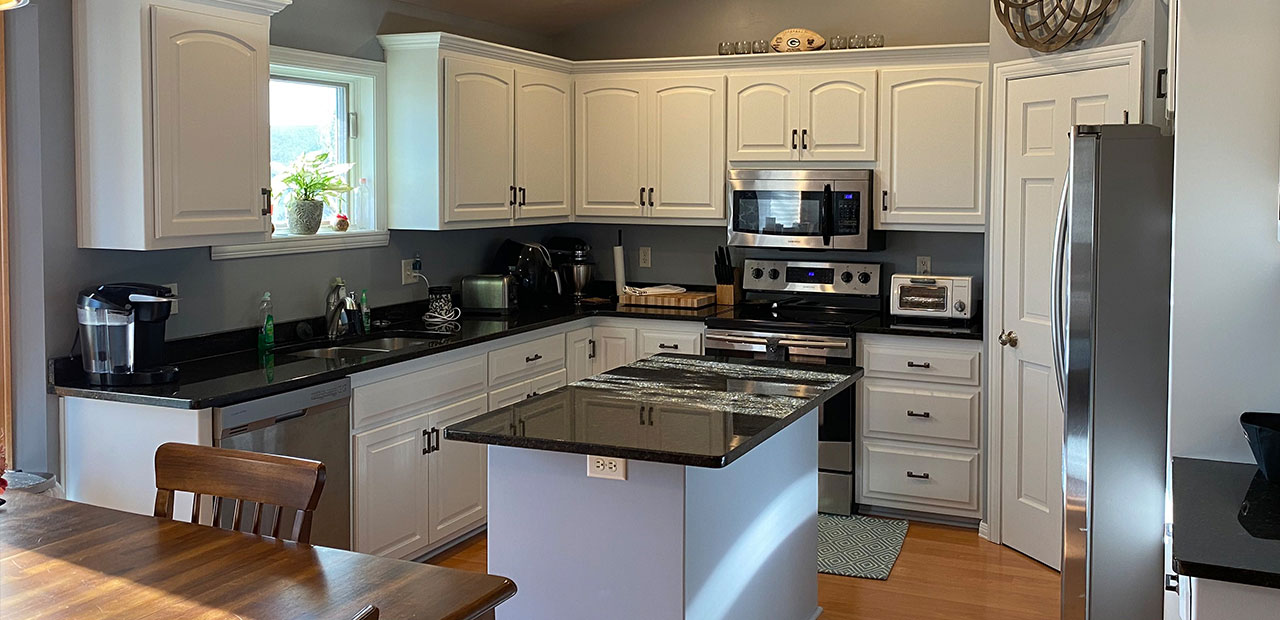 cabinet-painting-white-greenbay-wi-after